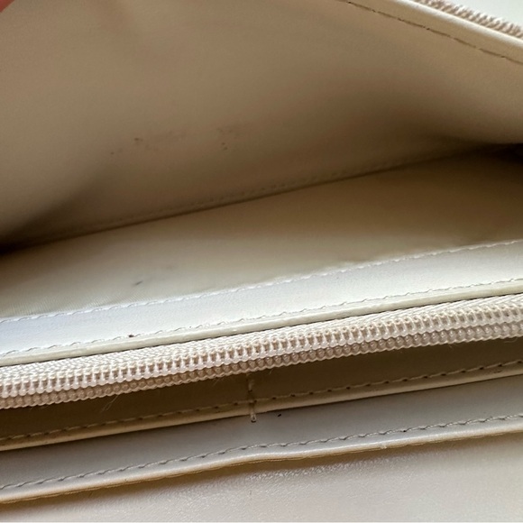 Guess pink trifold wallet - Picture 7 of 11